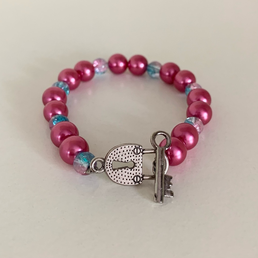 Hold Y2K pink bead bracelet